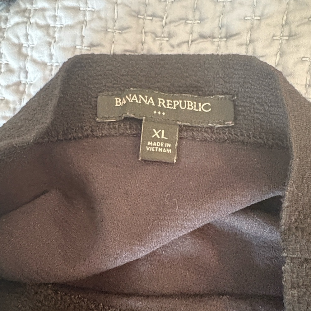 Banana Republic Black Sleeveless Blouse - Picture 2 of 5